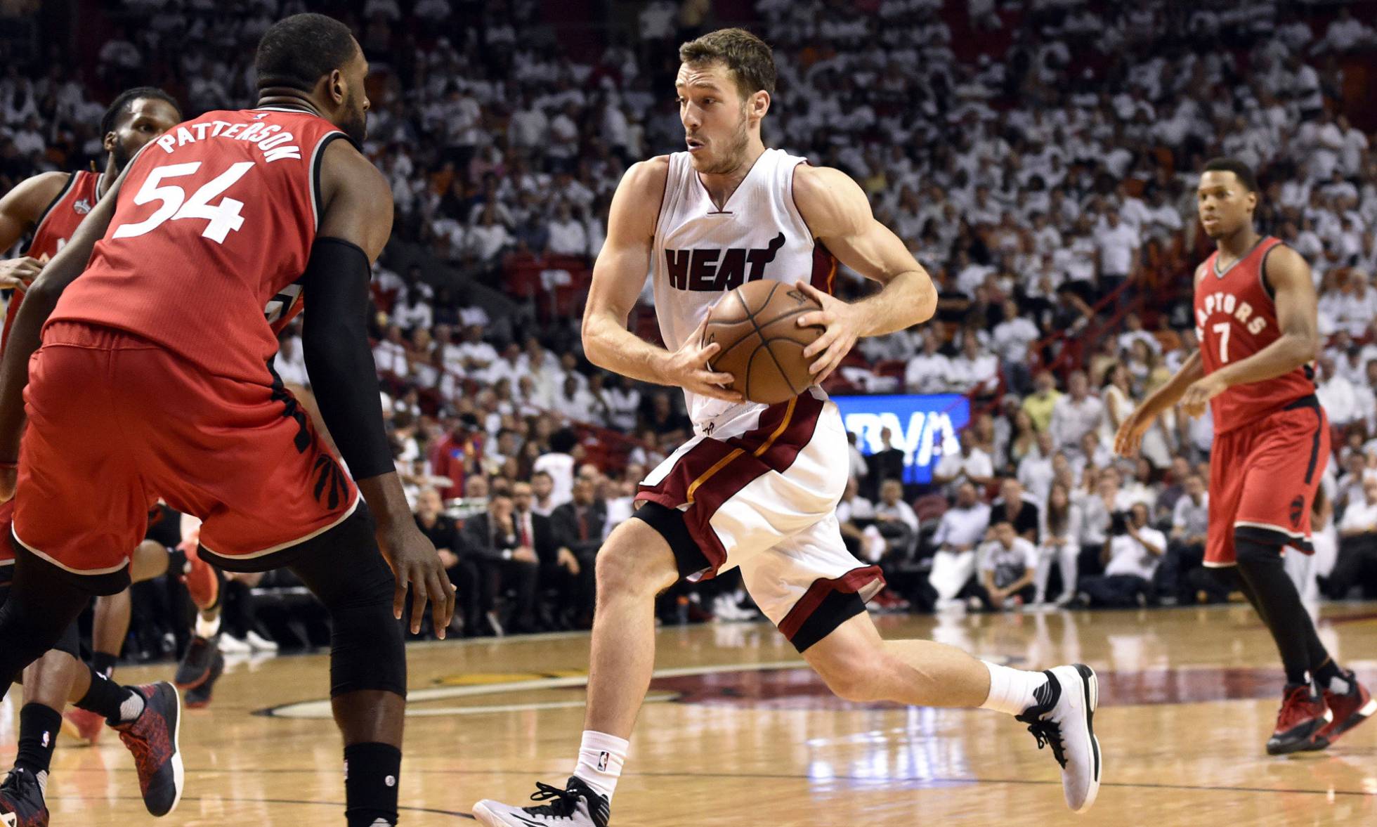 Dragic lleva a Miami a la victoria sobre los Raptors